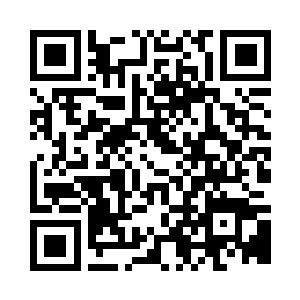 正有专业的医护人员在帮着几人接骨二维码生成