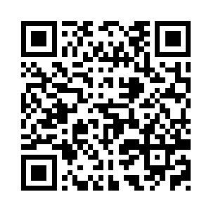 正笑的一脸灿烂如哈巴狗一样的弯着腰二维码生成