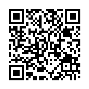 正被尖叫一声后捂住嘴唇的窦歆看到二维码生成