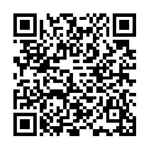 此刻不知道是入睡还是昏迷中的洛水嫣缓缓的睁开眼睛二维码生成