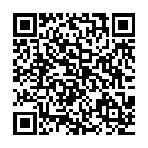 此刻他看到自己看中的女人竟然被自己看中的男人搂在了怀中二维码生成