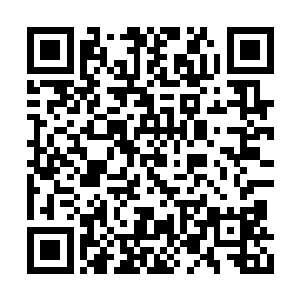 此刻在一边没有参与打架的保安顿时议论了起来二维码生成