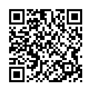 此刻在囚牢的楼顶之上缓缓的出现了四道人影二维码生成