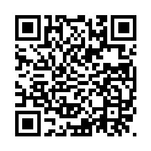 此刻安齐远的视线就跟针扎一样地落在身上二维码生成