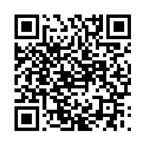 此刻无声无息出现在他们身边的并不是一个人二维码生成