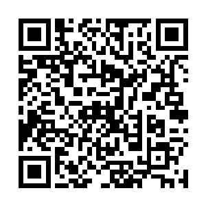 此刻的丁长生正在沙发上和石磊的老婆夏荷慧颠鸾倒凤二维码生成