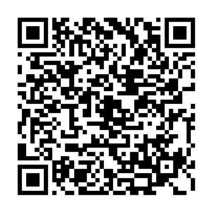 此刻这小孩手中拿的那对陶响球就是下午时候奶奶放进白色瓷罐里的那对陶响球二维码生成