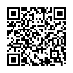 此刻那名男子的身子也是迅速的移动着的二维码生成