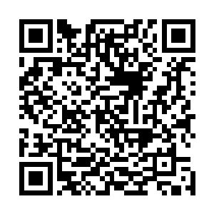 此时不仅牛皓和那丑女看出了那漆黑玄光大来历就连远处那二维码生成