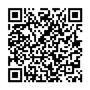 此时刘翔已经在对面的包厢里和那个女孩子滚在沙发上了二维码生成