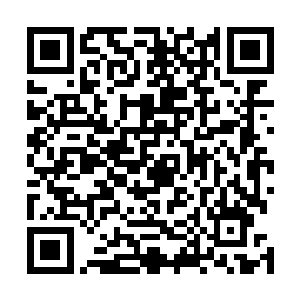 此时周佳和靳家兄弟已经和那些戴安全帽的工人吵了起来二维码生成