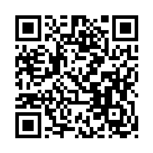 此时对面的那个男子也是冷冷的看向了夏天二维码生成