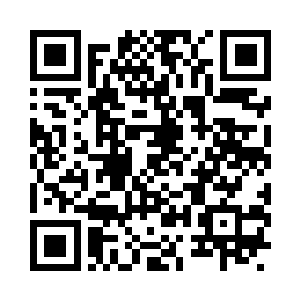 此时已经出现在了龙虎山的一座山峰之上二维码生成