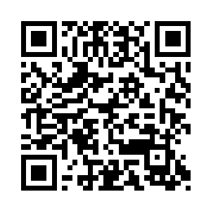 此时有一个白发苍苍的老人走过来小声的说道二维码生成