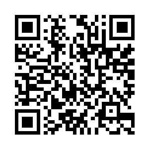 此时正一脸十分不爽地接过他递过来的画轴二维码生成