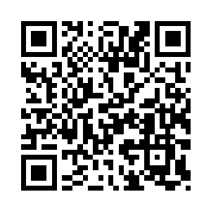 此时秦宅里所有的佣人都被聚集在一起二维码生成