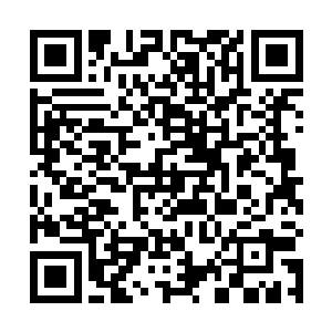 此时这边的动静已经彻底的吸引了周围所有学生的注意二维码生成