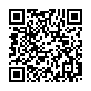 此时雨果坐在一个密闭的小箱子里二维码生成