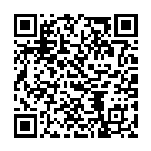 武装着金属钢盔与护目镜的高大神秘人出现在门外二维码生成