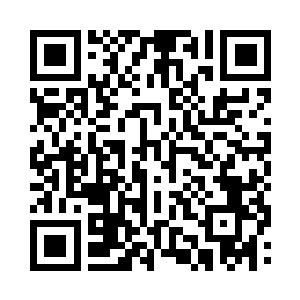 武辰三人先后抱着自己选好的衣裤和鞋子过来二维码生成