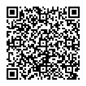 死命的转动着自己手中的板手一脸严肃一边猛的卸着另外一个螺母一边还不停的嘀咕着什么二维码生成