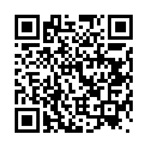 段太太看着他笑的一脸好美的样子二维码生成