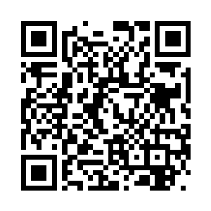 每一只手中都握着一个强大的仙器二维码生成