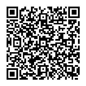 每个人都非常清楚的感觉到自己的胸前好像被一只千斤重锤狠狠的锤击了一下似的二维码生成