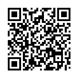 每扇上都用白色的油漆写着激mbos二维码生成