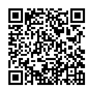 每时每刻都释放着无限致命诱惑的美少女小声议论道二维码生成