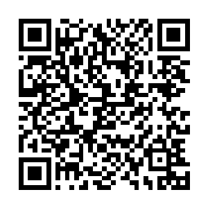 比他还要早来到办公室的秘书给他冲好一杯咖啡放到桌子上二维码生成