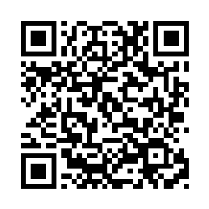 比如跟着大家一起夸梳着花姑子头发的小人儿二维码生成