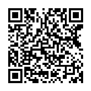 比起旁边的妻妾儿女以及其他凤家人的哭哭啼啼倒是沉稳了许多二维码生成