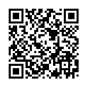 水心柔挣扎着伸手去够旁边的手机二维码生成