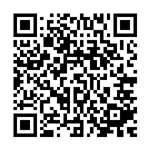 水晶莲座上便能看到有如彩虹一般的五色灵光流转的美丽画面二维码生成