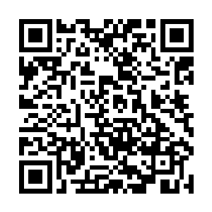 江少游这才伸手从上衣兜里掏出了一瓶――矿泉水来二维码生成