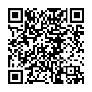 江帆和戴莉娜终于看到前面空中悬浮这一座红色的台子二维码生成