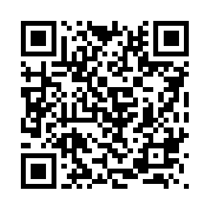 江帆急忙双手挂住通道边缘的石条二维码生成
