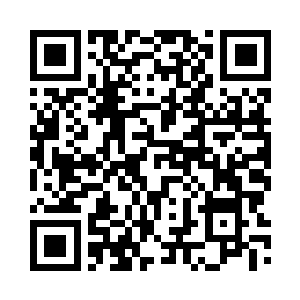 江帆把钻戒分别戴在她们的无名指上二维码生成