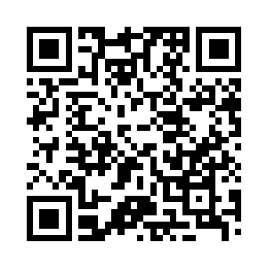 江帆故作绊脚一个踉跄撞入排队的人群二维码生成