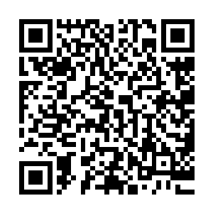 江逐流一把拽着将上心的手臂随手推开了一间办公室的房间门二维码生成