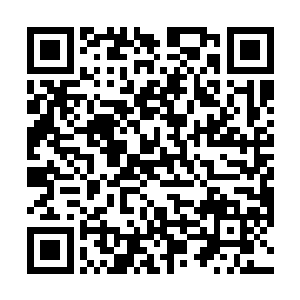 江逸神识在黑烟最浓郁的区域内发现了一个黑甲年轻人二维码生成