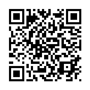 池佳一和周芷若在一起开心的聊着二维码生成