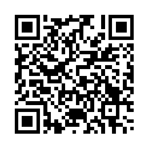 池佳一尽全力的保持着身体的平衡二维码生成