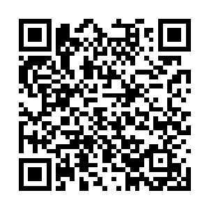 汩汩的黑色血液从他的嘴巴里面不停的流淌了出来二维码生成