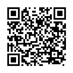 沈喜臻就坐在书桌前一口一口地喝着酒二维码生成