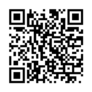 沈朝龙正和总经理刘吉昌看着图纸二维码生成