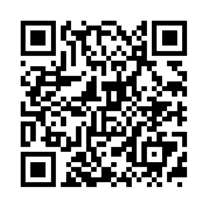 沈砚山挽起的袖口里露出一截白皙的手腕二维码生成