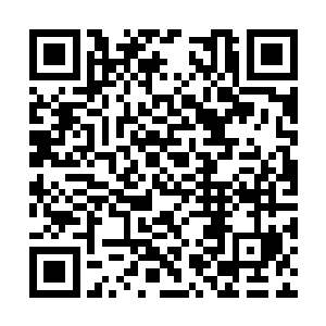 沙漠瀚海之上犹如幽冥龙船一般可移动的巨大宫楼二维码生成