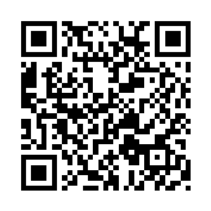 没入了平放在桌上额那把石中剑的剑锋之中二维码生成
